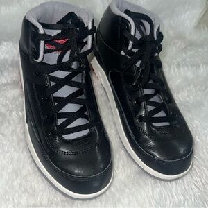 Nike Kids Black and White Sneakers.Used in good